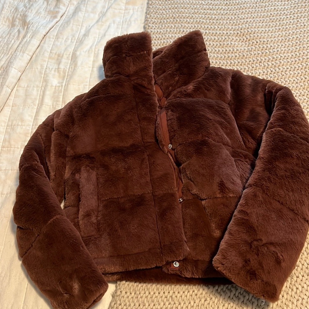 Cropped faux fur jacket